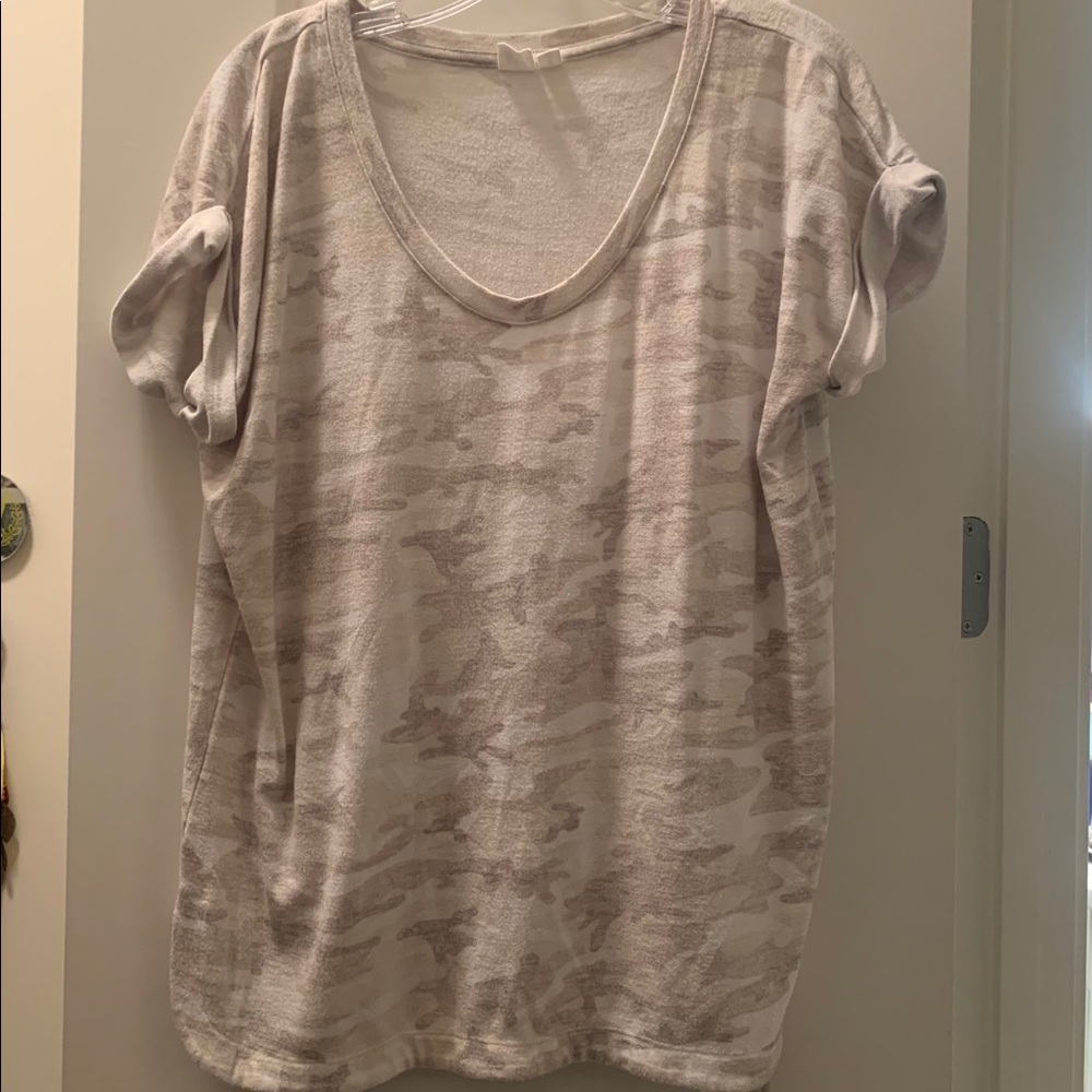 Gap ivory camo t-shirt